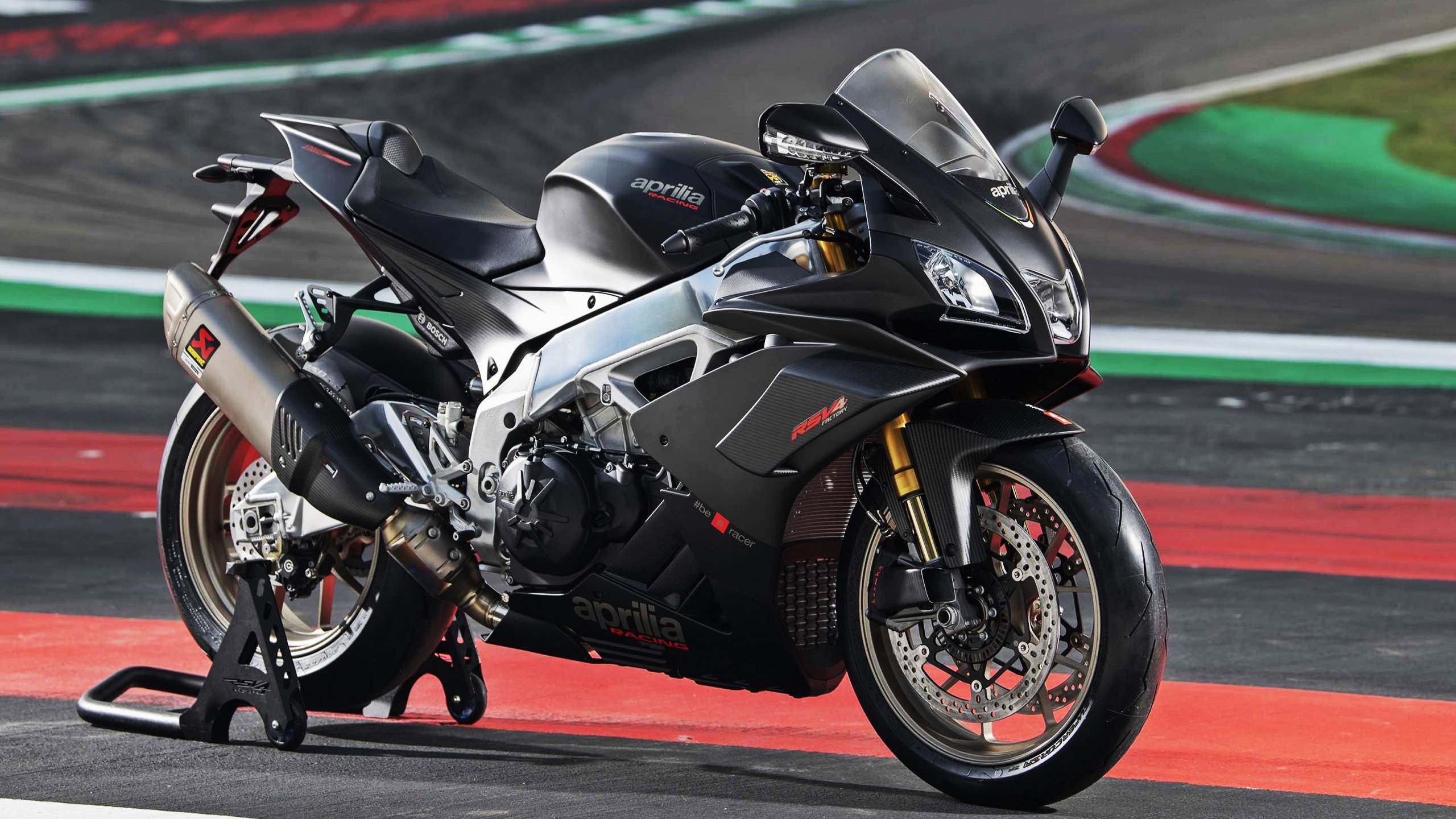 中场球员传球选择是否受个人心理影响过大，足球中场传球