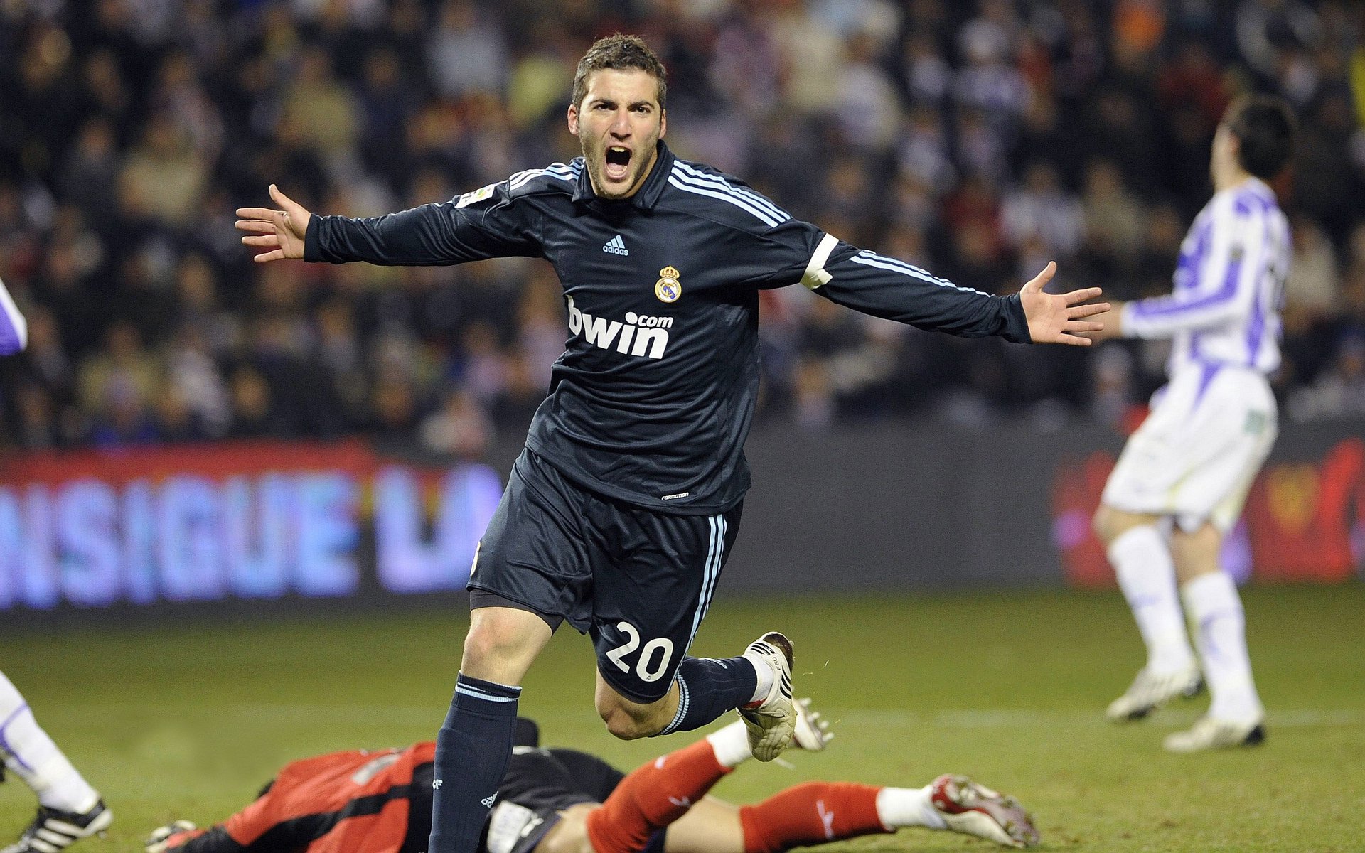 勒沃库森逆转取胜，勒沃库森 转会