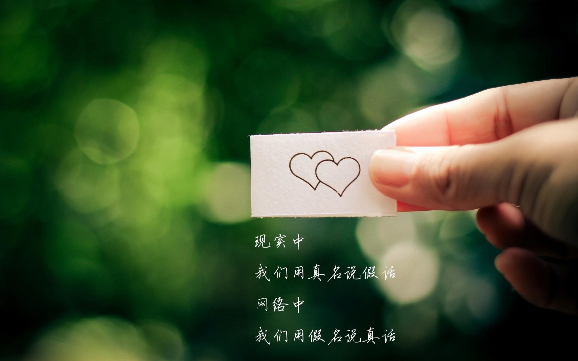 热血拼搏：双方拼尽全力，场上情绪高涨，热血拼搏的文案